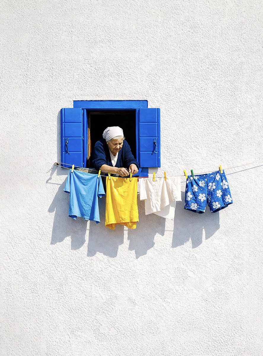 Minimalism photography 📸
By: helana giorgiou