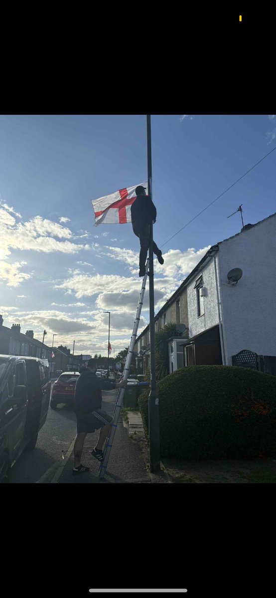 Dean84919146069's tweet image. What a lovely day. We are proud of who we are 🏴󠁧󠁢󠁥󠁮󠁧󠁿 ❤️. #Britain #England #SouthEastLondon