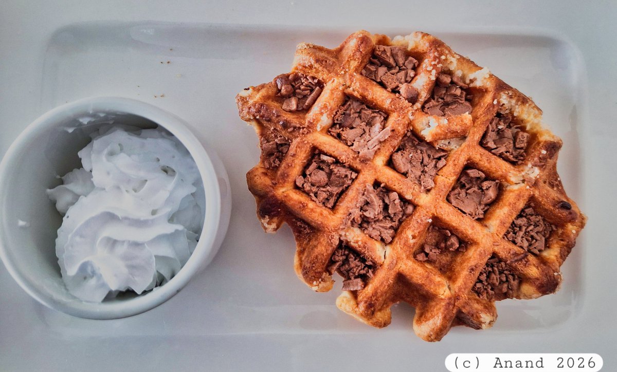 anandkumarn's tweet image. #waffles and #whippedcream
#heavenonaplate