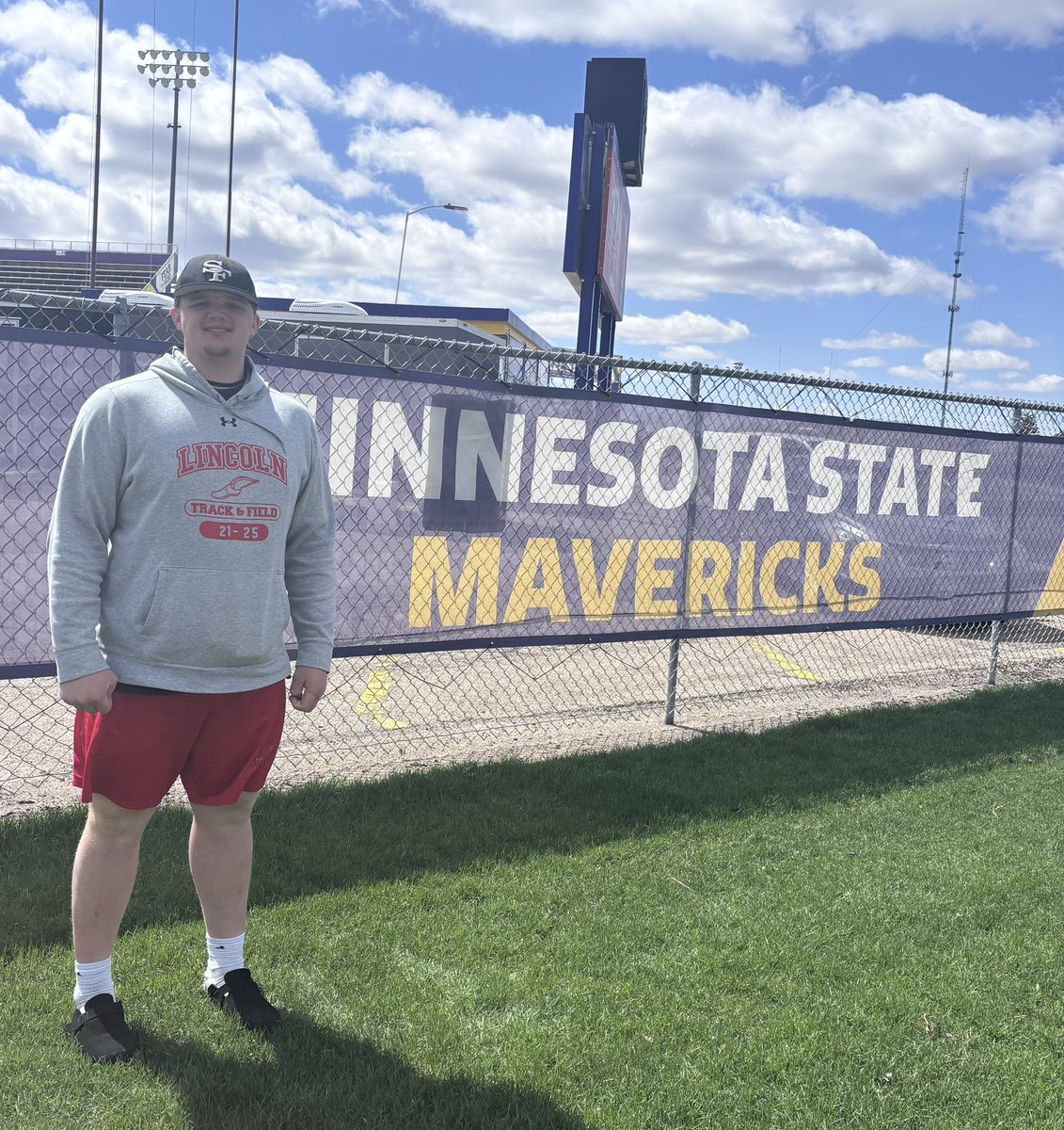 Brendan Whiting ‘27 OL #71 tweet media