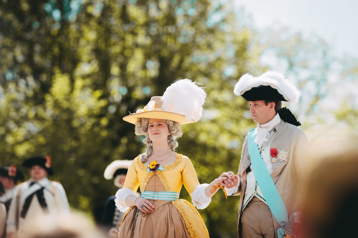 CFontainebleau's tweet image. 🔴 𝗠𝗘𝗥𝗖𝗜 ! 🫶
Le temps de reprendre nos esprits et nous voilà de retour ! Ce week-end, vous avez été très nombreux à vous rendre au Château de #Fontainebleau pour vivre une fabuleuse parenthèse historique au temps de Marie-Antoinette et Louis XVI.

MERCI À TOUS ! 🏰❤️