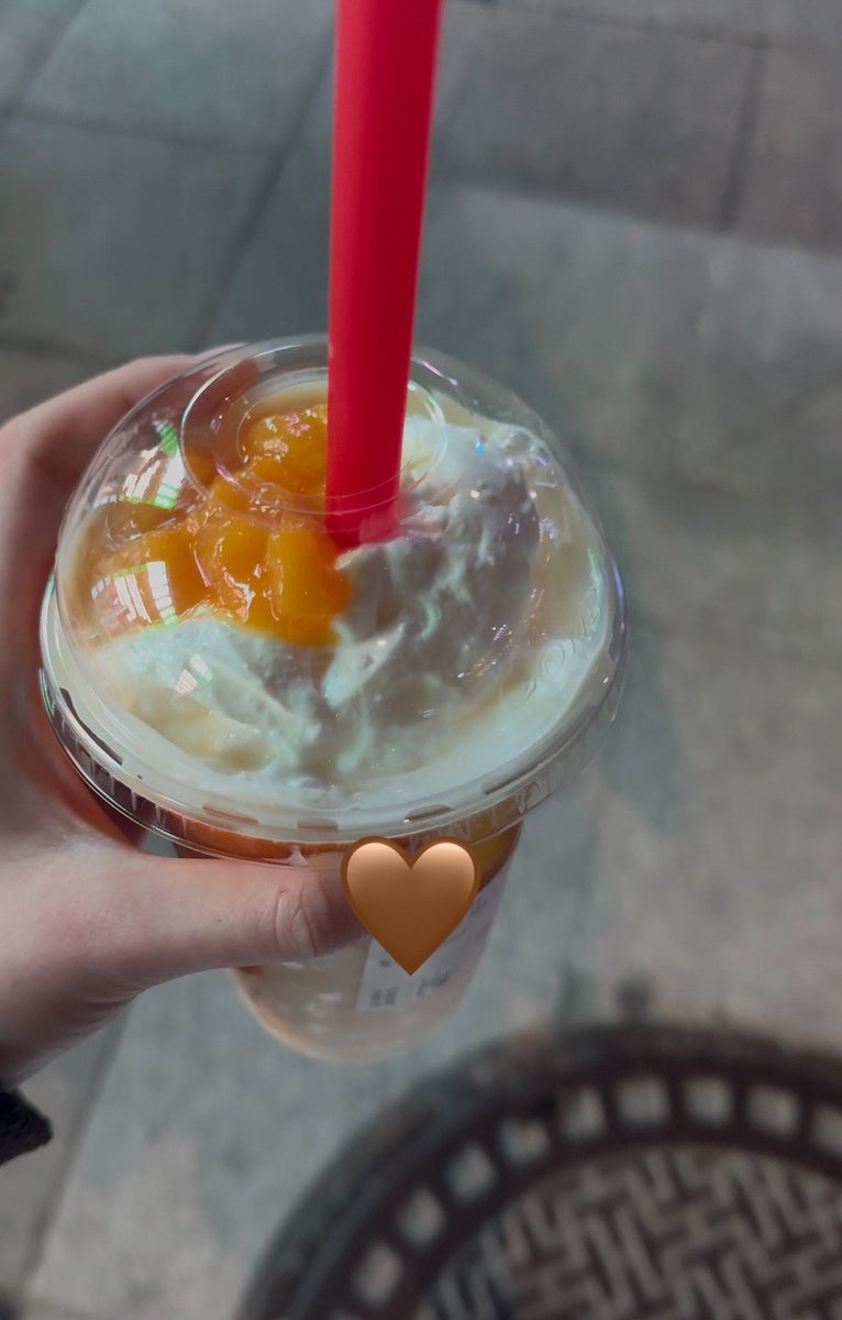 ___lilyvalley's tweet photo. みんな韓国ゴンチャ限定のグリークヨーグルティー&amp;マンゴークラッシュ飲むんだよ。前日に日本のマンゴー飲んだけどこれレベチだった🥹 https://t.co/Qgd9lNNDUd