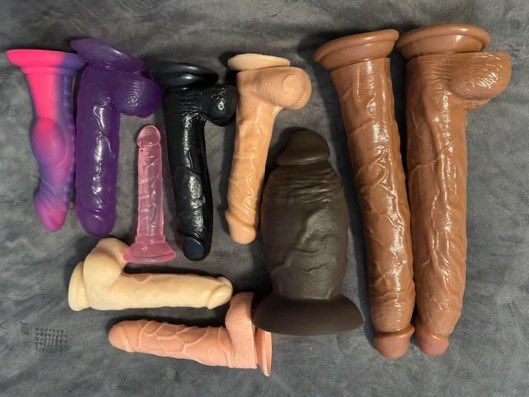 MistresssLeanna's tweet photo. 🎁 Dildo Giveaway Alert! 🎁
One lucky winner is getting a brand new, high-quality silicone dildo – completely 
free!

Want in? It’s super simple:
❤️ Like this post 🔁 Retweet 💬 Drop a comment saying “I want  it”

I’ll pick the winner very soon, so don’t sleep on this. https://t.co/2QBs9ph4TP