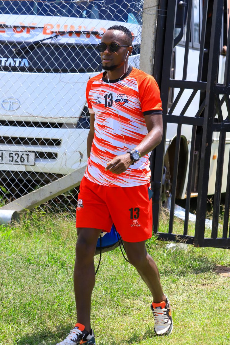 KitarafcHoima's tweet image. The Royals arrival at the Royals Park Butema.

 Warm ups coming up shortly.
#kit/Cal updates #.