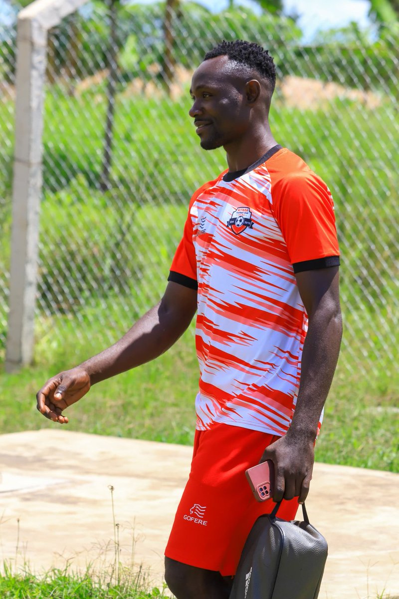 KitarafcHoima's tweet image. The Royals arrival at the Royals Park Butema.

 Warm ups coming up shortly.
#kit/Cal updates #.