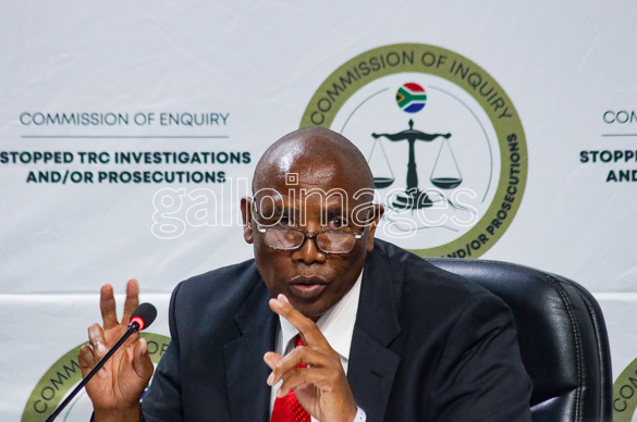 Gallo_Editorial's tweet image. 🗞️ Former Scorpions Director Geophrey Ledwaba Testifies At The Khampepe Commission

👉 tinyurl.com/4ku4cbe5

🗣️ #khampepecommision #TRC #Gallo_Editorial 

📸 Fani Mahuntsi