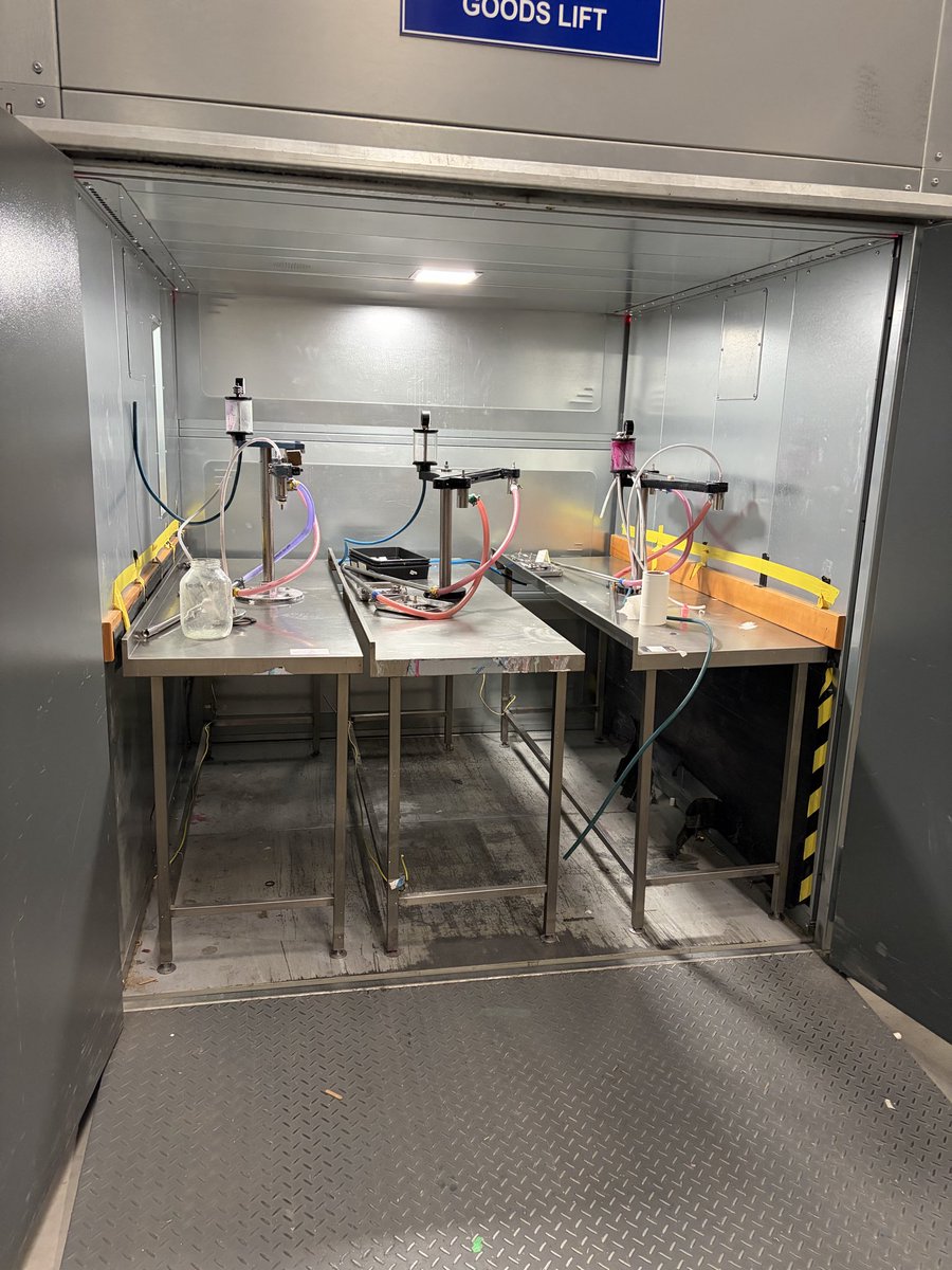 DeliverEasyLtd's tweet photo. From auction floor to final destination — job done ✔️

We collected 3 stainless steel tables and a bench-top digital scale from a liquidation site in Finchley and delivered everything safely to a business in Borehamwood.

If it needs moving, we make it happen 🚚💨 https://t.co/NAhPLTVgPg