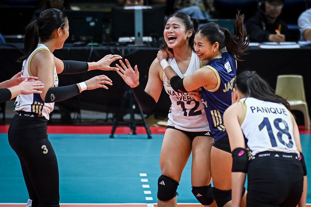 LADY BULLDOGS CLAIM NO. 2! 🐶

NU outlasts UST in a thrilling 5-set battle (19-25, 23-25, 25-18, 25-18, 15-13) to secure the No. 2 seed in the semifinals.

UST drops to a playoff with FEU for the last Final Four spot.

Congrats, NU! #UAAPSeason88