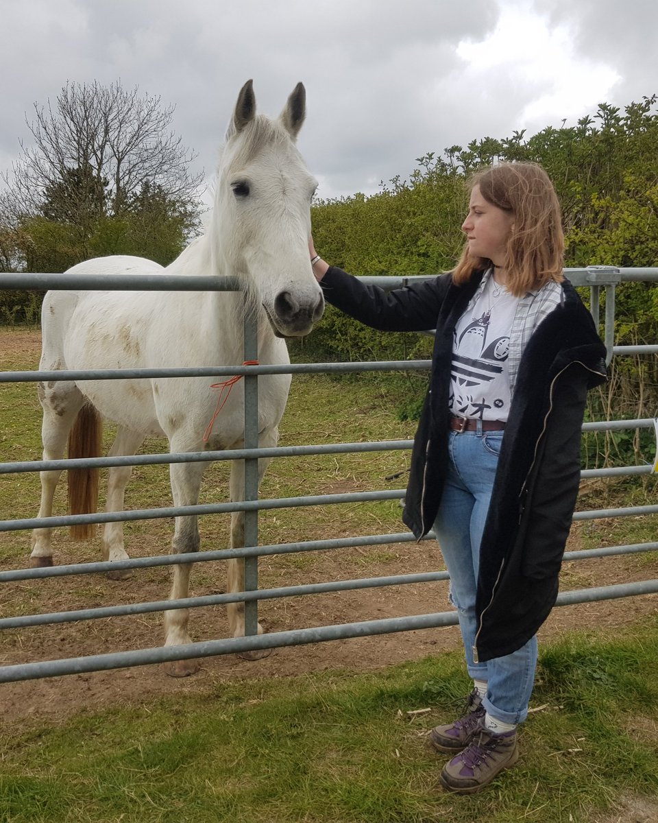 Damian_Quinn666's tweet image. Happy 21st Birthday to our funny, clever daughter Poppy with a big heart. 🎂 So proud of the young lady you've become. Completing your 1st year at Uni and now onto the vets. She works hard and parties hard but not always in moderation. x 🥳🍸 Love you tops, Pops! x 🗝🎉🐕🏥🐈💝🎁