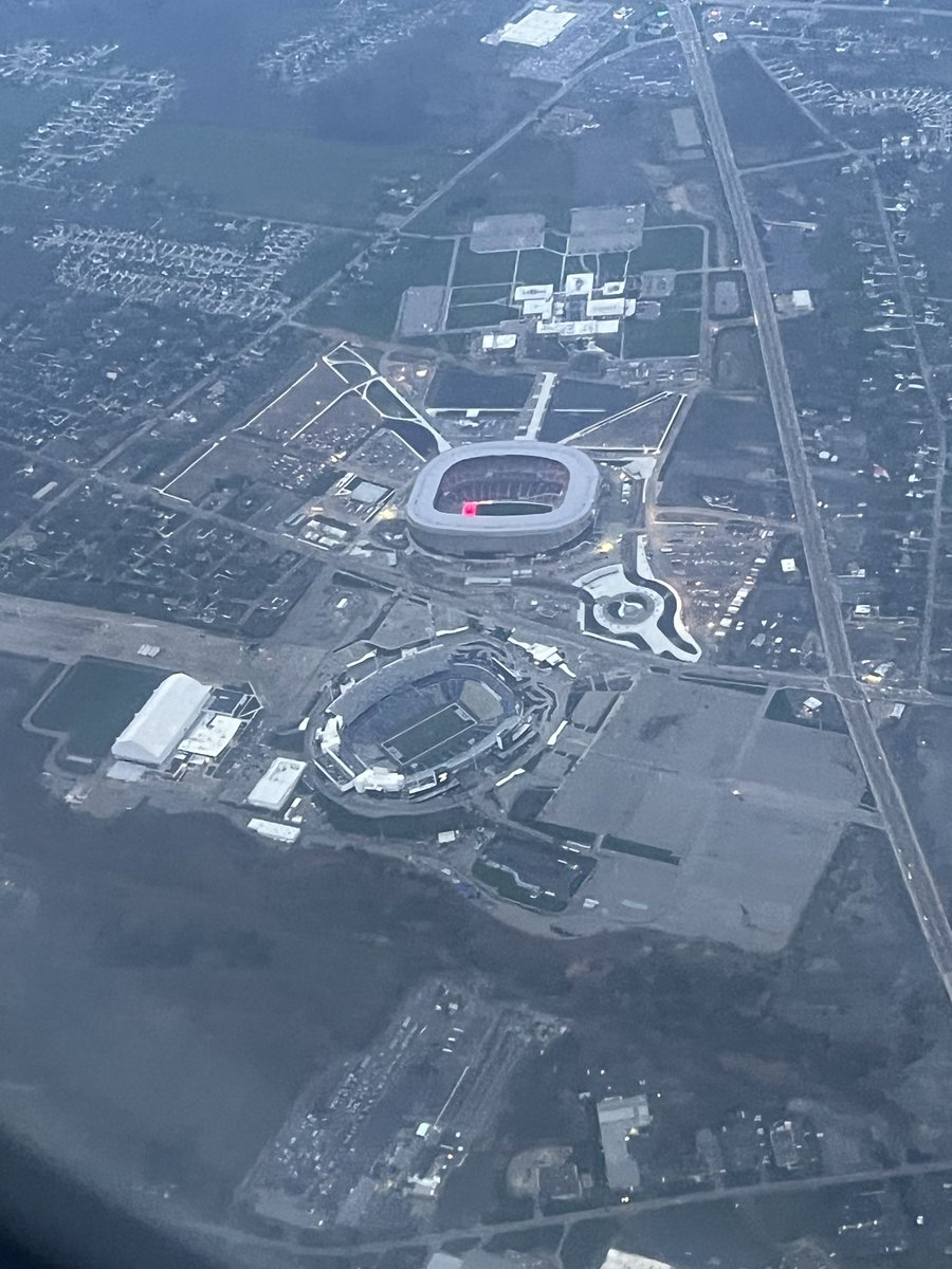 PT__CW's tweet photo. @JeremyWGR what’s the red light on the end zone?  Took this on my flight this morning. https://t.co/yd2PTFA8VJ