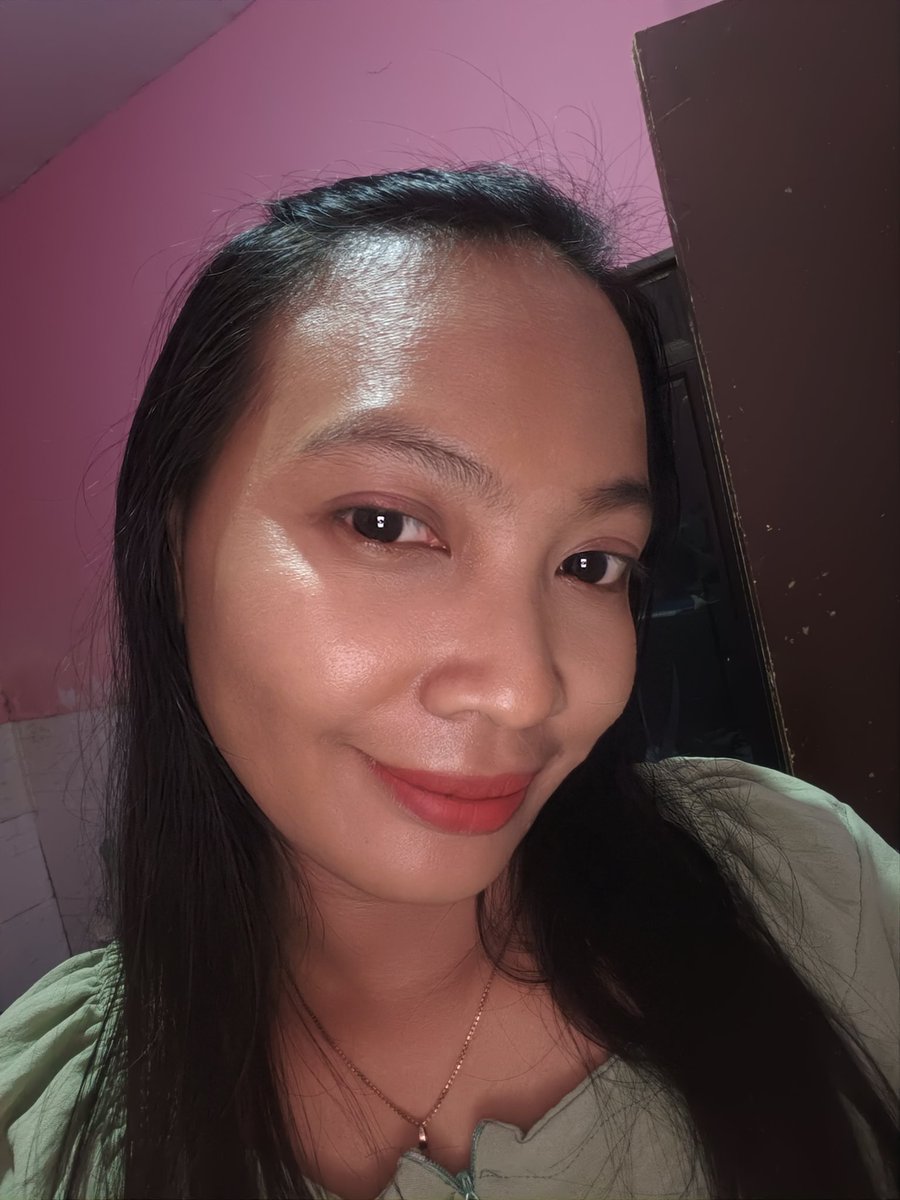 Dira_1990's tweet photo. Aku kira makin banyak skincare = makin bagus 😭
ternyata malah bikin kulit aku kusam &amp; capek… https://t.co/OaXifeQCma