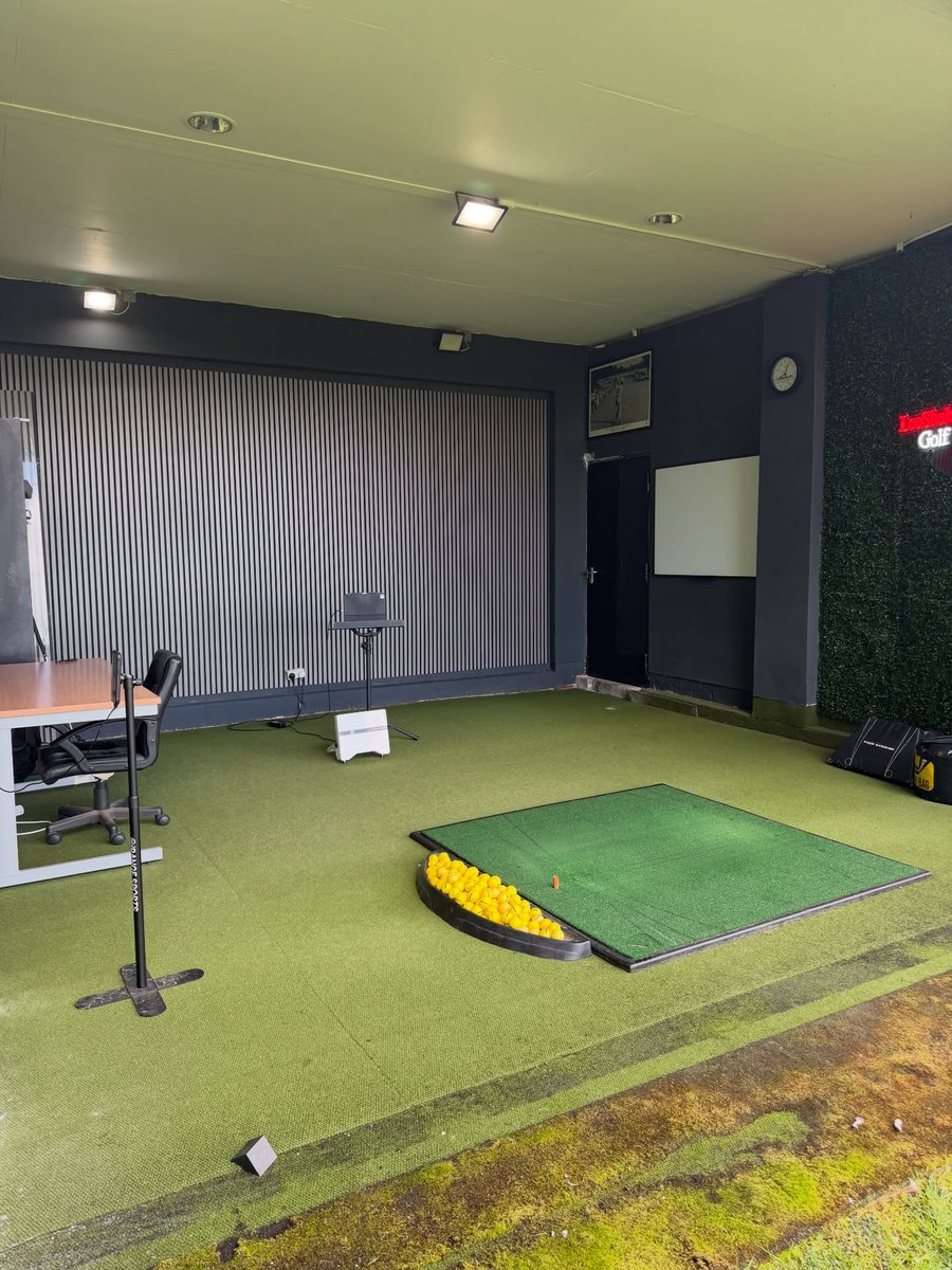CharnwoodRange's tweet photo. Try out our new and improved coaching bay whilst improving your swing.

Our Golf Academy offers expert coaching from a PGA Qualified Coach, Lee Sheldon.

All lessons are tailored to help you build confidence and see real progress.

#GolfAcademy #GolfLessons https://t.co/Jt3zj1cNpT