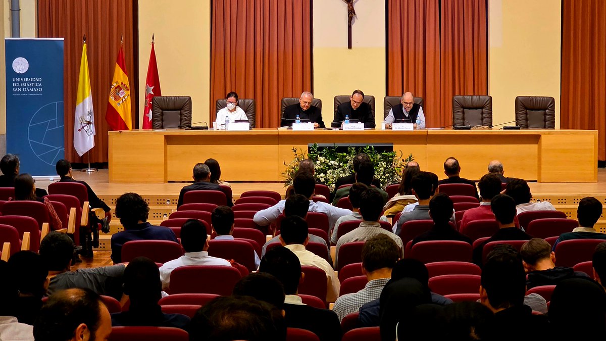 UniSanDamaso's tweet photo. 📸En la @UniSanDamaso celebramos hoy la jornada interfacultativa “El presbítero en su relacionalidad”.

Un espacio de encuentro donde profesores y alumnos profundizan en la identidad y misión del presbítero.

👉Compartimos algunas imágenes de la jornada

https://t.co/iofuq9OttV https://t.co/OTg9SqqywT