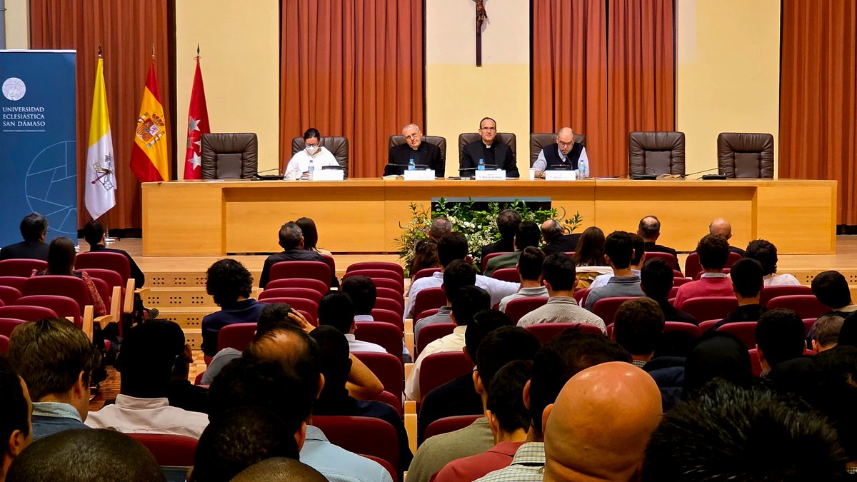 UniSanDamaso's tweet photo. 📸En la @UniSanDamaso celebramos hoy la jornada interfacultativa “El presbítero en su relacionalidad”.

Un espacio de encuentro donde profesores y alumnos profundizan en la identidad y misión del presbítero.

👉Compartimos algunas imágenes de la jornada

https://t.co/iofuq9OttV https://t.co/OTg9SqqywT