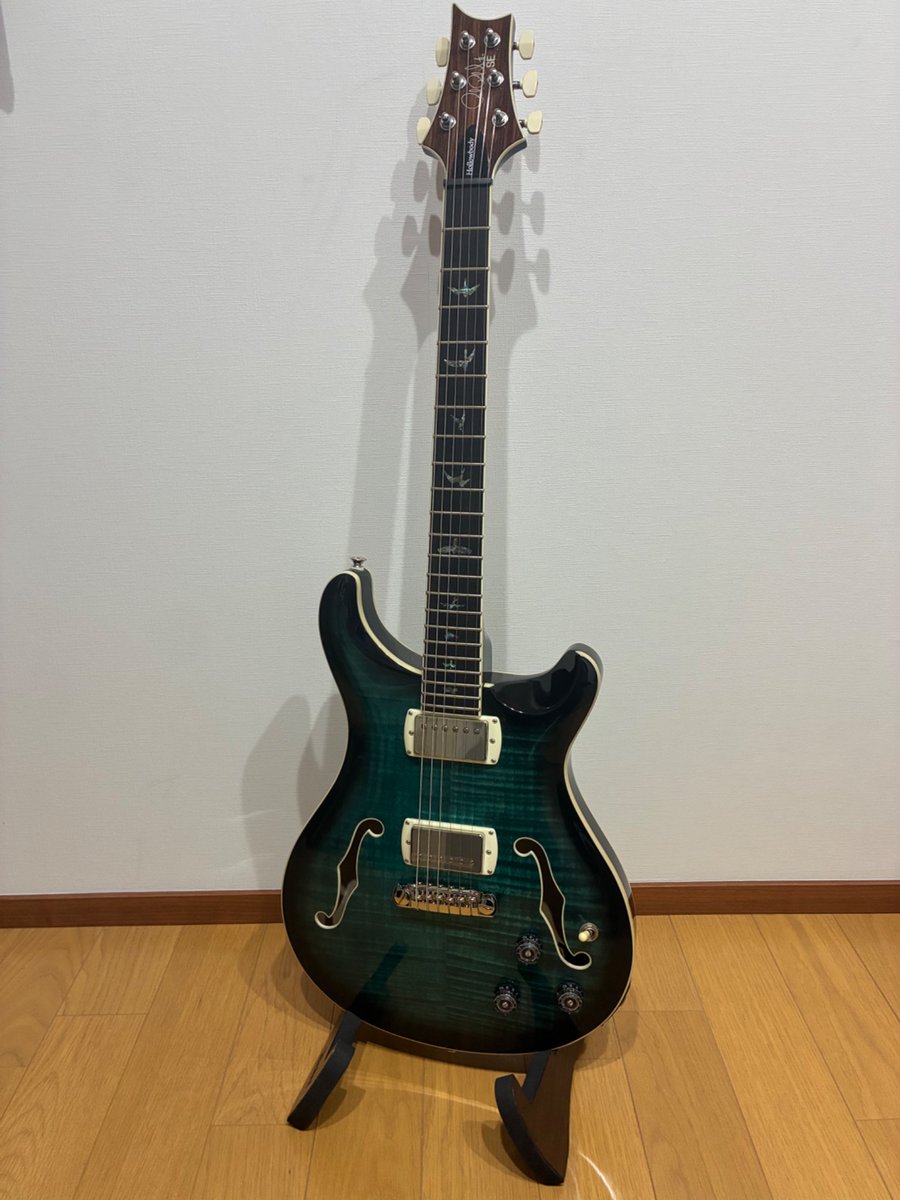 latte_sap's tweet image. お待たせいたしました。
PRS SE Hollowbody II Piezo

しかも、ご本人のサイン入りです！

ポールズギターSEと共に楽しんでいきましょう。

#MNG
#萩原悠ギター教室
#GuitarShopTONIQ

小澤様、皆様。ありがとうございました。