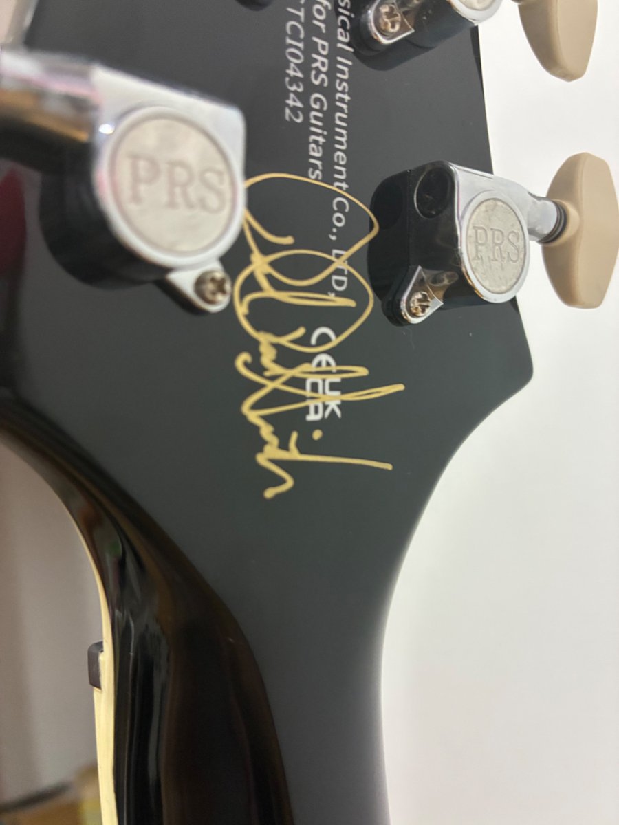 latte_sap's tweet image. お待たせいたしました。
PRS SE Hollowbody II Piezo

しかも、ご本人のサイン入りです！

ポールズギターSEと共に楽しんでいきましょう。

#MNG
#萩原悠ギター教室
#GuitarShopTONIQ

小澤様、皆様。ありがとうございました。