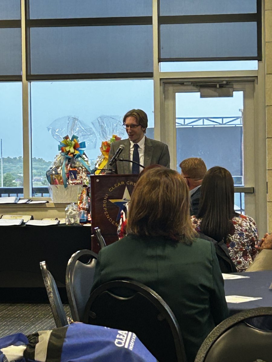 texasmackay's tweet photo. Enjoyed the @ClearCreekISD  Future Educators' Signing Ceremony. Great keynote by the Clear Creek HS teacher of the year Marshall Munson who went through the Teacher Education Training program at Clear Falls. Great to see our district help fill the future teacher pipeline. https://t.co/4z00bclPeT