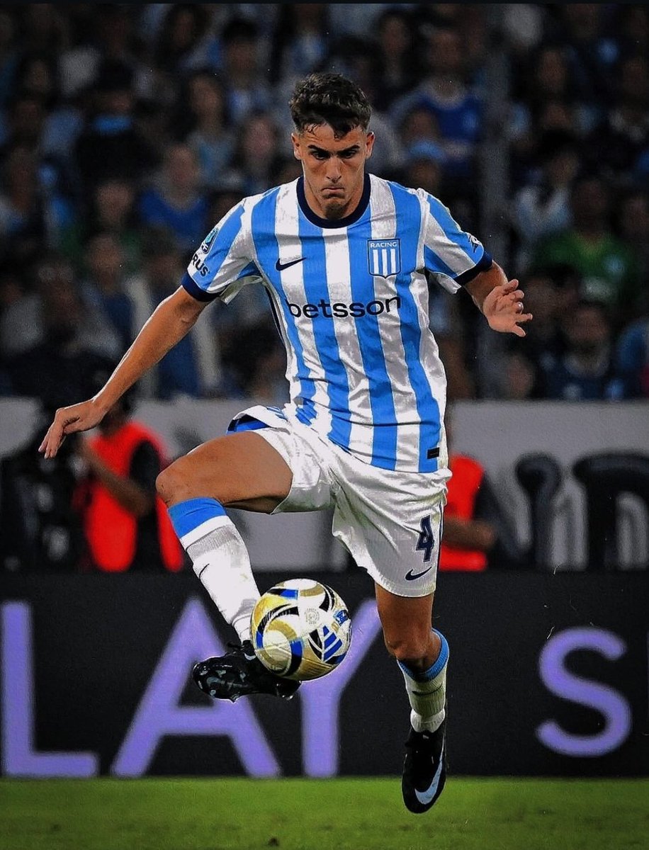 elprimer_grande's tweet image. 🚨 Por ahora, Gustavo Costas no tiene definida la formación para que, este viernes, #RACING reciba a #BarracasCentral.

A falta de dos entrenamientos, el XI sería con Cambeses; Di Césare, Sosa, Pardo; Cannavo, Forneris, Zuculini o Rodríguez, Rojas; Solari, Martínez y Fernández.