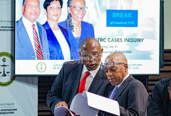 Gallo_Editorial's tweet image. 🗞️ Former Scorpions Director Geophrey Ledwaba Testifies At The Khampepe Commission

👉 tinyurl.com/4ku4cbe5

🗣️ #khampepecommision #TRC #Gallo_Editorial 

📸 Fani Mahuntsi