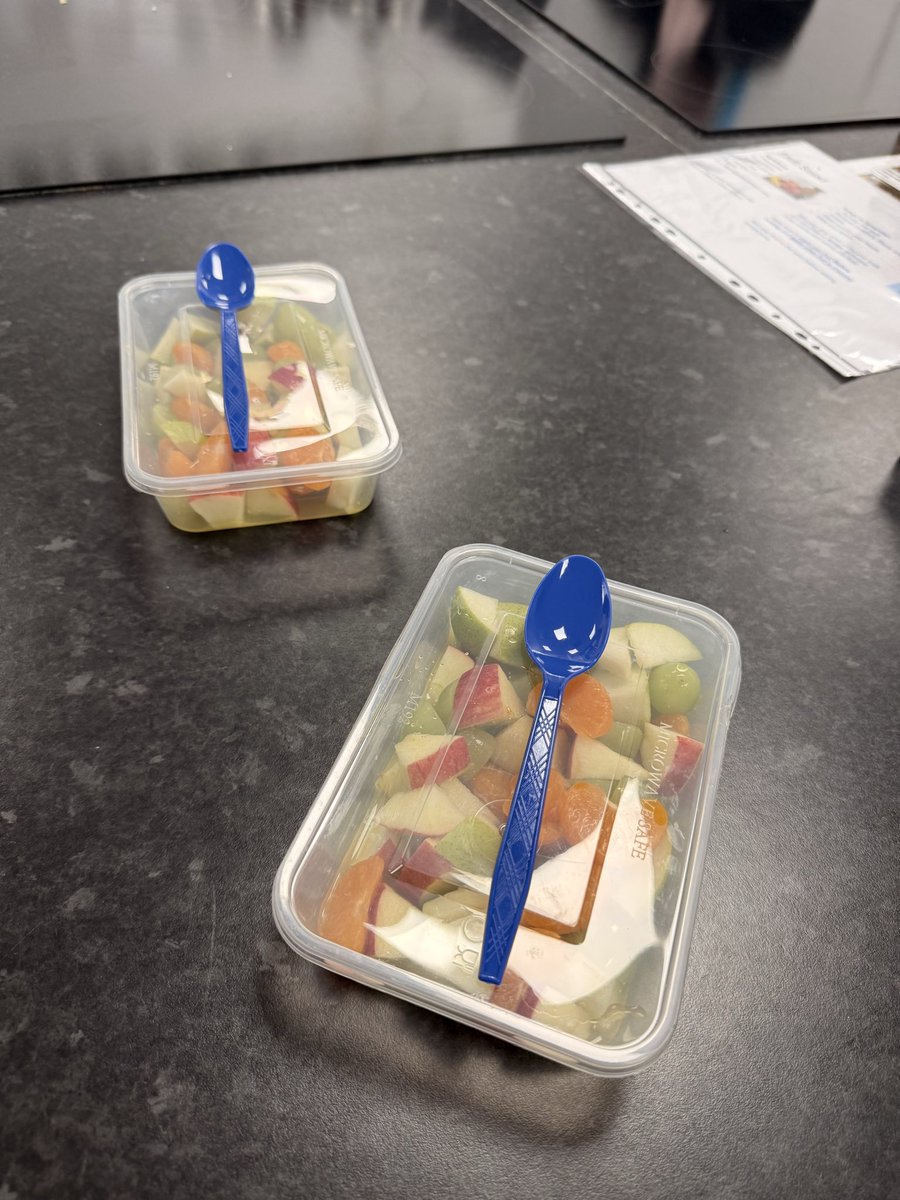 SmallHeathLA's tweet image. Year 7 Food Tech, worked on preparing a healthy salad, practising safe knife skills and learning about balanced nutrition. Great effort from everyone, colourful, fresh, and full of goodness!  #FoodTech #HealthyEating #Year7 #LifeSkill