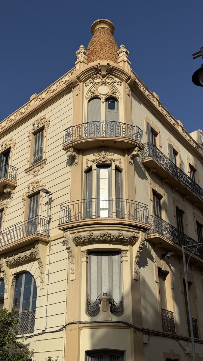 Daisytan31's tweet photo. Art Deco &amp; Art Nouveau buildings in Melilla, Spain. https://t.co/TpKG4uvKBb
