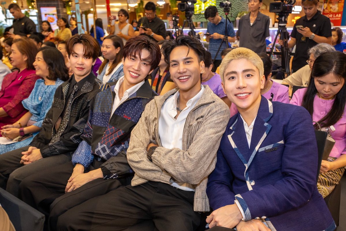 Mojo Muse Management tweet media