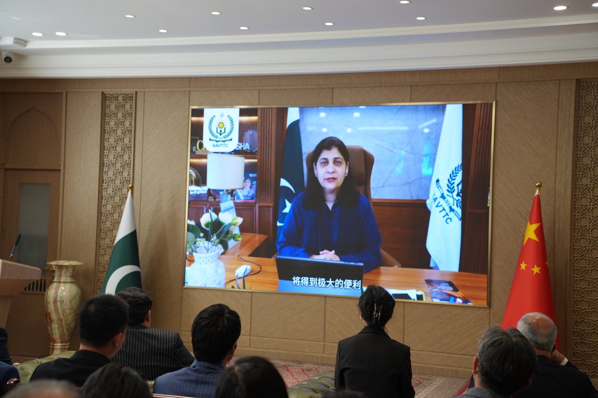 KhalilHashmi's tweet photo. A productive TVET Symposium today that brought together Chinese institutions and enterprises in home appliances, electrical equipment and battery & power storage system sectors.  

Fruitful discussions, important insights and practical proposals on linking skills development with investment and industry needs. The Chinese TVET institutions showcased their strengths and expressed keen interest in collaborating with Chinese companies investing in Pakistan in the priority sectors.

We now look forward to a productive Pakistan-China 🇵🇰🇨🇳 B2B Investment Conference in Lahore (9–10 May) in these sectors to build on this momentum and translate engagement into concrete outcomes.

@ForeignOfficePk  @PlanComPakistan  @EduMinistryPK  @NAVTTCOfficial  @punjab_tevta  @STEVTAOfficial  @TEVTABln  

今天召开了一场富有成效的职业技术教育与培训研讨会，汇聚了中国家电、电气设备以及电池与储能系统领域的院校和企业代表。  

会上围绕技能发展与投资及产业需求对接进行了深入讨论，提出了重要见解和务实建议。中国职业技术院校展示了自身优势，并表达了与中国在巴基斯坦重点领域投资企业开展合作的浓厚兴趣。  

我们期待5月9日至10日在拉合尔举行的巴基斯坦—中国🇵🇰🇨🇳 B2B投资会议在上述领域取得丰硕成果��延续当前良好势头，将对话交流转化为具体合作成果。