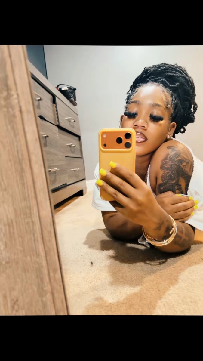 👩🏽‍❤️‍💋‍👩🏽 tweet media