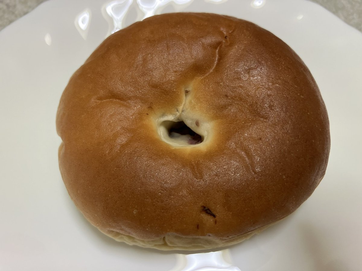 木村屋總本店のあんぱんが大好きです！
きめ細かなこしあんと、塩漬けの桜の花のほどよい塩味が甘さを引き締めてくれるのが最高😋
見つけると、つい手に取ってしまいます。