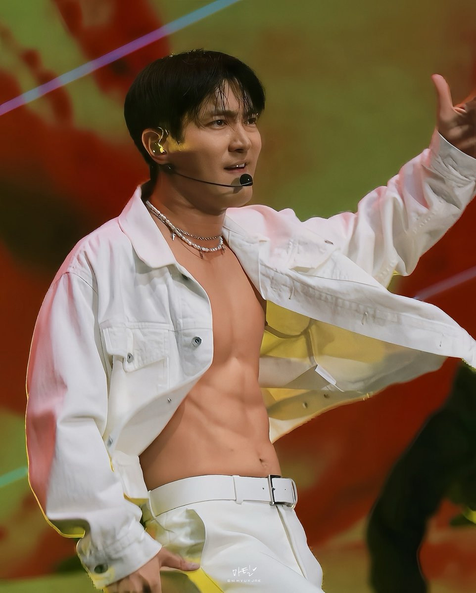 siwonchoist's tweet image. #siwon #siwonchoi #choisiwon
#시원 #최시원 #崔始源 #シウォン