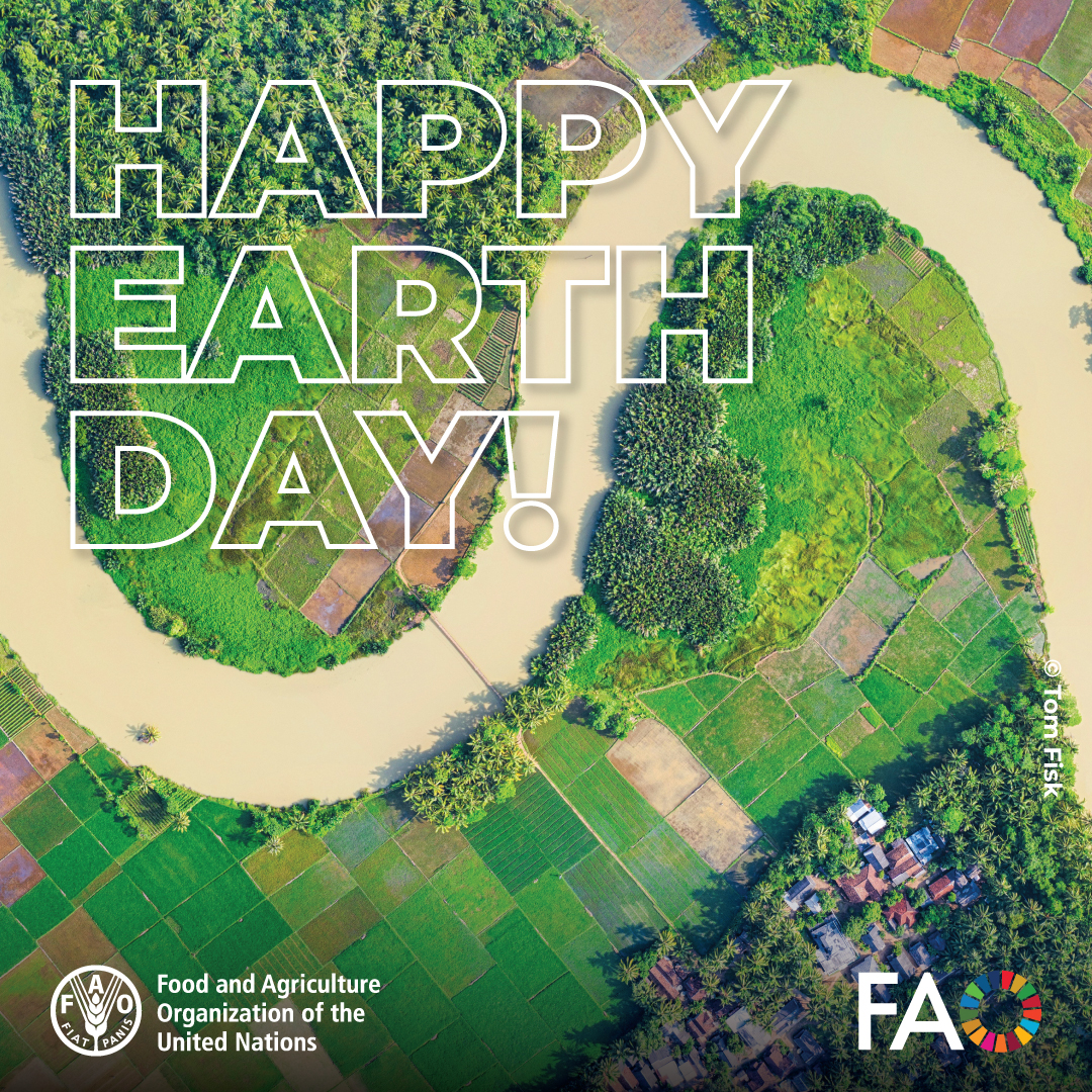 FAOLandWater's tweet image. 🌍 Water connects soils, forests, rivers and oceans, sustaining ecosystems &amp;amp; food systems.
💧 Yet renewable freshwater per person has declined by 7% in a decade, while land degradation affects 1.7 billion people.

🌱 Restoring land &amp;amp; water together is key to a sustainable future