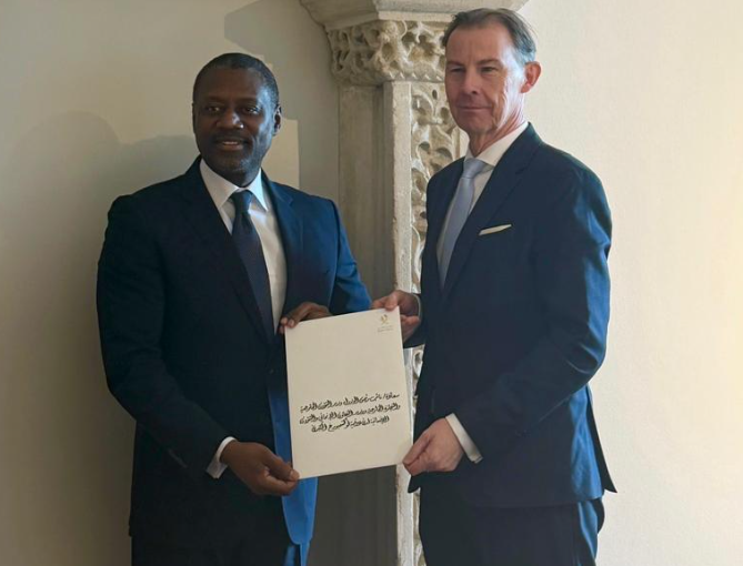 QNAEnglish's tweet image. #Luxembourg's Foreign Ministry Receives Copy of Credentials of #Qatar's Ambassador #QNA
bit.ly/4n35Wrn