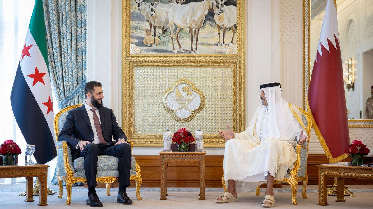 QUSAY_NOOR_'s tweet image. President Ahmad al-Sharaa met today in #Doha with His Highness Sheikh Tamim bin Hamad Al Thani, Emir of the State of #Qatar.

The two sides held a meeting in the presence of Foreign and Expatriates Minister #Asaad al-Shaibani, and #Qatari #Prime Minister and Minister of Foreign