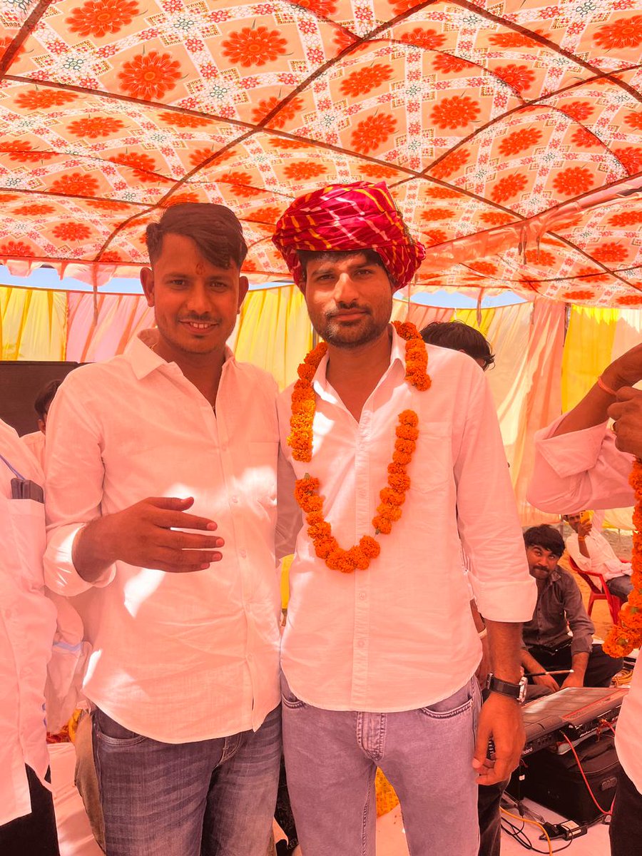 आज परम मित्र भाई <a href="/PawanBhajak/">Pawan Bhajak</a> जी के 11 मेगावाट सोलर प्लांट उदघाटन कार्यक्रम बड़ियाल कला (बांदीकुई) में पहुंच कर शुभकामनाएं दी भाई आप ऐसे ही आगे बढ़ते रहें और तरक्की करते रहें 🎉🎉