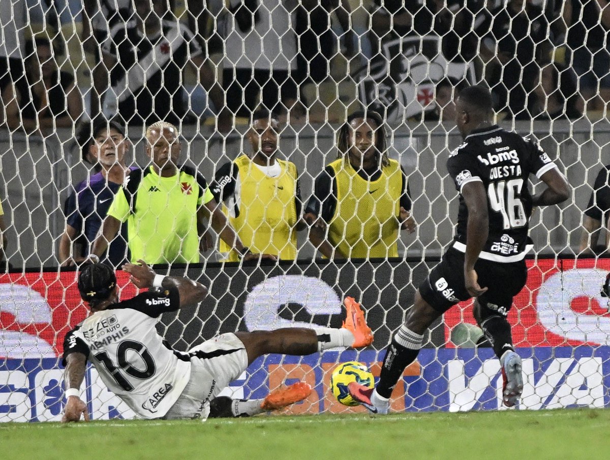 cotreba's tweet photo. @daniiielsouzaa @Guihcharito @Dieguitoo_SCCP aí um gol que decidiu de verdade https://t.co/LN3bMK8iXp