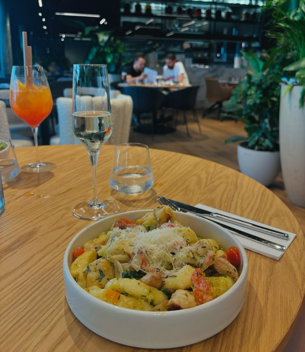 Asro_Christina's tweet photo. Seafood cream pumpkin sauce handmade Italian dumplings, accompanied by a glass of slightly intoxicating evening breeze https://t.co/tWupeXAdnx