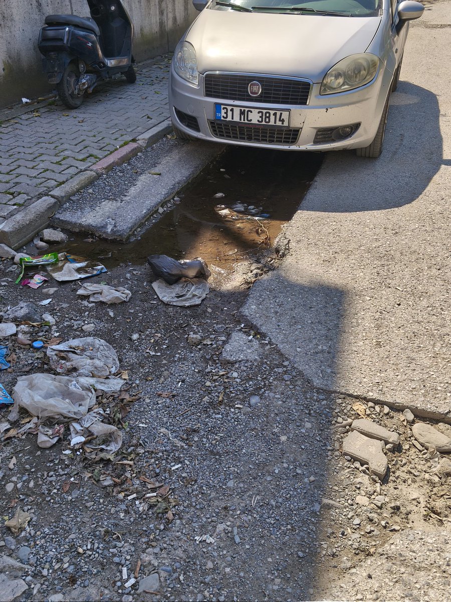 kaynar_f's tweet photo. @mehmetonturktr Payas da kazılan yerler toprakla kapatılıp devam ediliyor. Hani hemen yama yapılacaktı. Toz toprak içindeyiz.  resimler Yıldırım Beyazıt mahallesi filiz sokaktan. 4 ay oldu boru döşeneli çamur çukur toz içindeyiz başkan https://t.co/n7fUJ54pRI