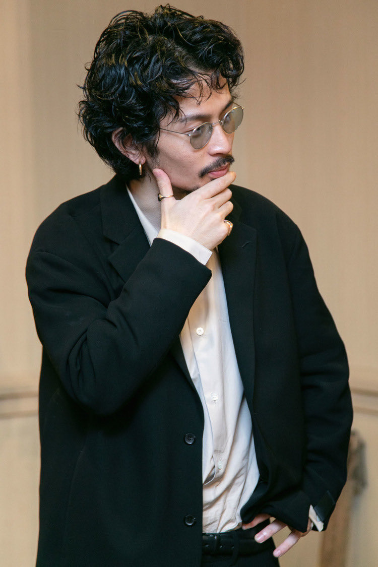 laidbackito331's tweet image. 個人的に、#Nハリ のスーツと言えば、2020年、@N_HOOLYWOOD_JP のNYコレクションの時のセットアップ、King Gnuの常田さんがご着用だったのが凄く印象的です。形は違いますが、いつかまた着用してくださったらとても嬉しい。この時のチェロ演奏はアナログ盤にもなり話題に、懐かしいです。
#kinggnu
