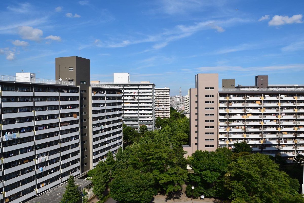 codanwalker's tweet photo. 建築費高騰、職人不足、石油不足…
もう普通に住宅建設するのがしんどい時代になってます。こういう時代だからこそ、先人たちが積み上げてきた「団地」というストックを大事にしていきましょう。 https://t.co/PimCVPNff6
