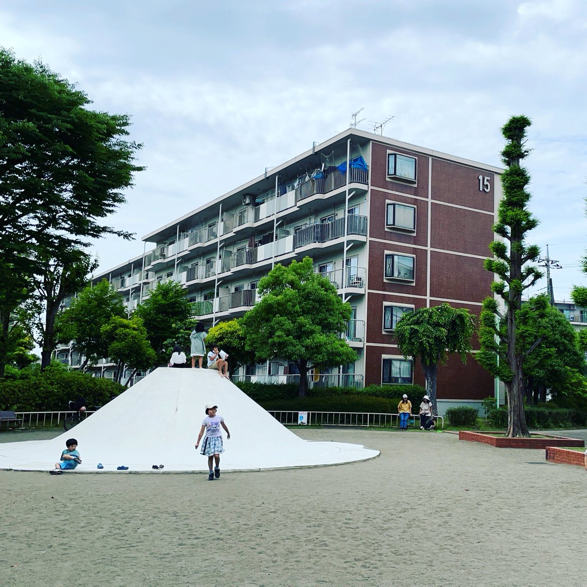codanwalker's tweet photo. 建築費高騰、職人不足、石油不足…
もう普通に住宅建設するのがしんどい時代になってます。こういう時代だからこそ、先人たちが積み上げてきた「団地」というストックを大事にしていきましょう。 https://t.co/PimCVPNff6