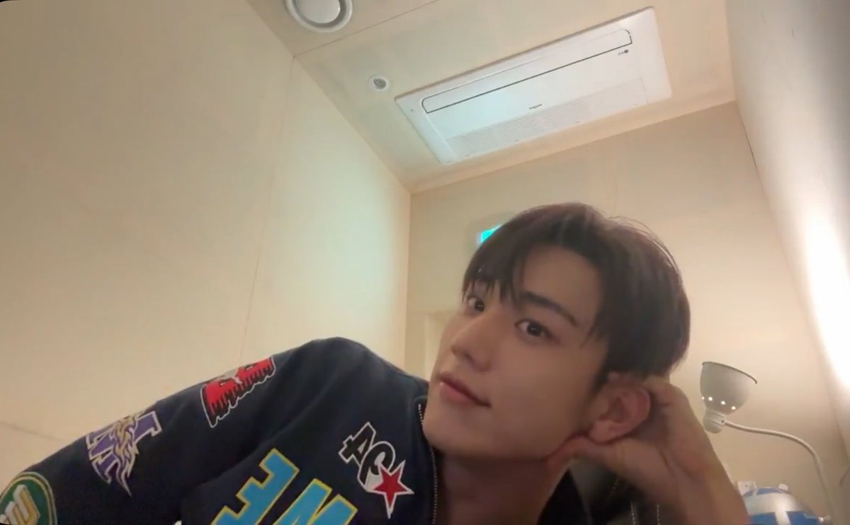 tiktkray's tweet photo. such a loser I love him sm https://t.co/A963kPq7Qa