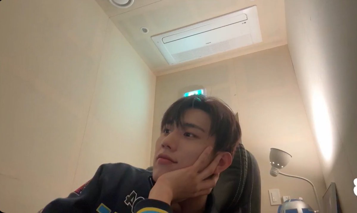 tiktkray's tweet photo. such a loser I love him sm https://t.co/A963kPq7Qa