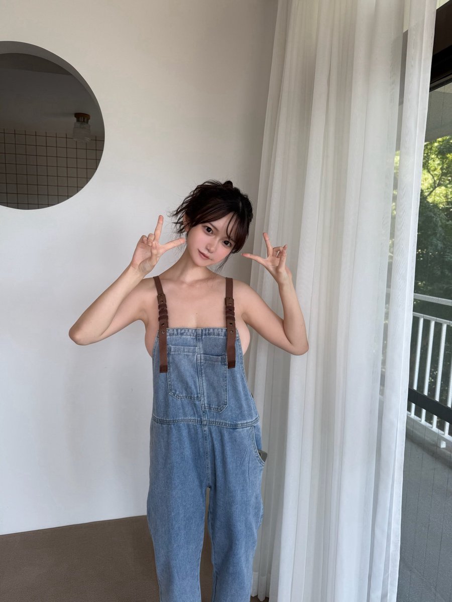 116tn_1's tweet photo. 2026年4月13日発売 #FRIDAYGOLD
是非チェックしてください~♡

かわいい衣装多めです👗💚 https://t.co/fkDjhjPDvb