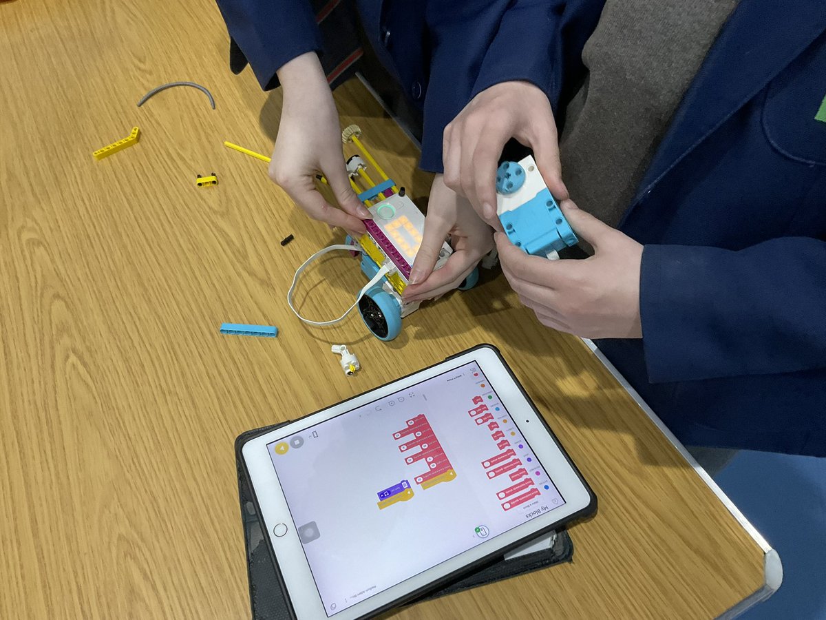 hyetteducation's tweet image. Excellent robot designs and #coding from the year 7 students @RuislipHigh yesterday.