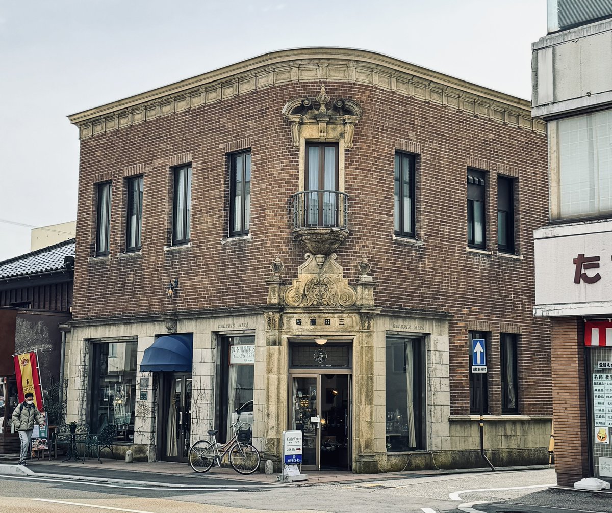 この可愛すぎる近代建築は金沢のギャラリー三田さん。九谷焼の器を買いました。ちなみに前回もここに来てお皿を買っている……隣接している喫茶店も大好き☕️