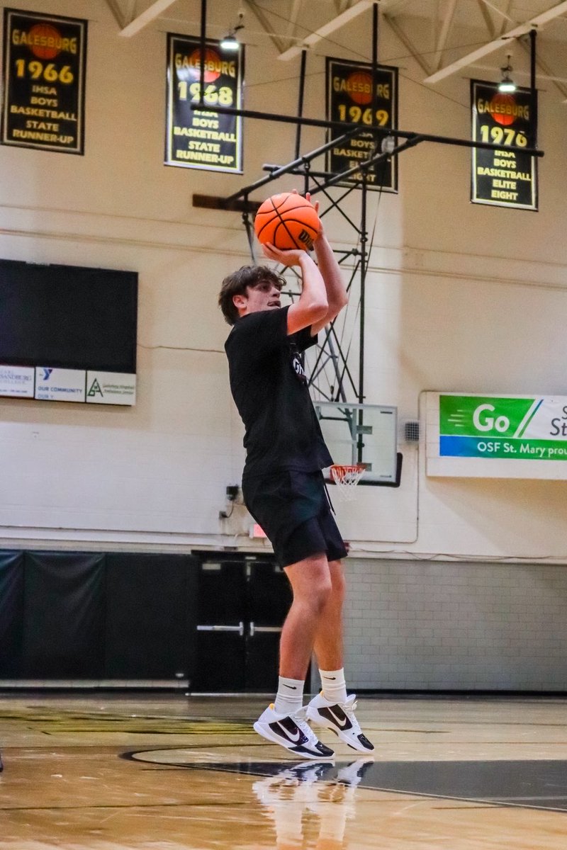 stone_thiel's tweet photo. +1, Blessed to see another year!  
#AGTG #365DAYS♾️ #YEAR18 https://t.co/MyPgwC7s24
