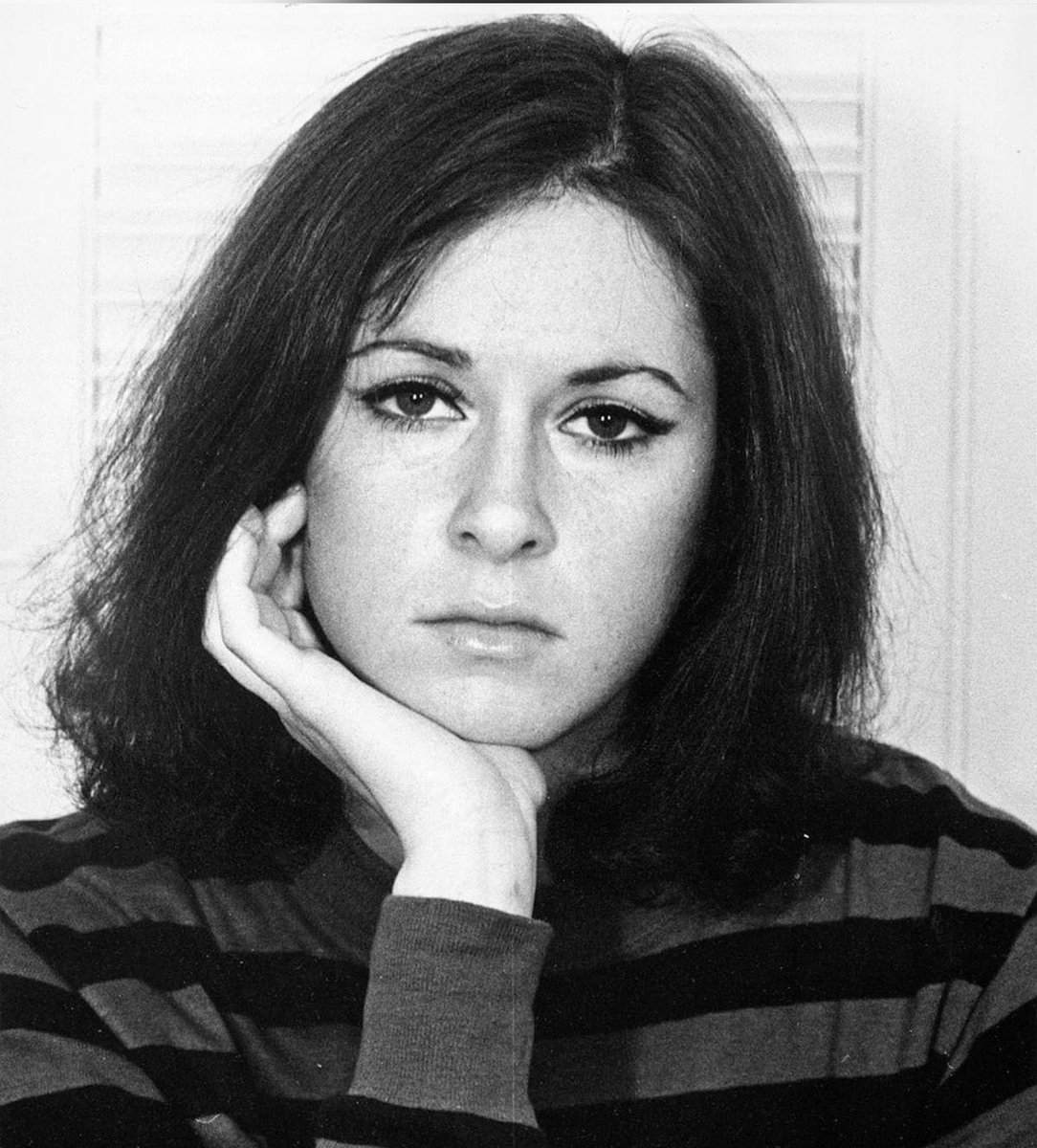 poppymoppet's tweet image. Louise Glück
Nobel Prize for Literature was #botd 📚

Tonight, for the first time in many years, there appeared to me again
a vision of the earth's splendor: in the evening sky the first star seemed to increase in brilliance
as the earth darkened
until at last it could grow no