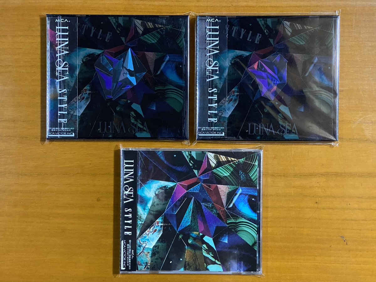 astromaniax26's tweet image. 本日で発売から30年！！！

1996年4月22日 発売

【STYLE/LUNA SEA】

告知ポスターと
CD（初回盤2種と通常盤）

オリコン最高1位

シングル
「DESIRE」
「END OF SORROW」
「IN SILENCE」を収録

初回盤は透明帯・特殊ジュエルケース仕様で5種類存在する

#LUNASEA
#STYLE
#5thアルバム
#ポスターとCD