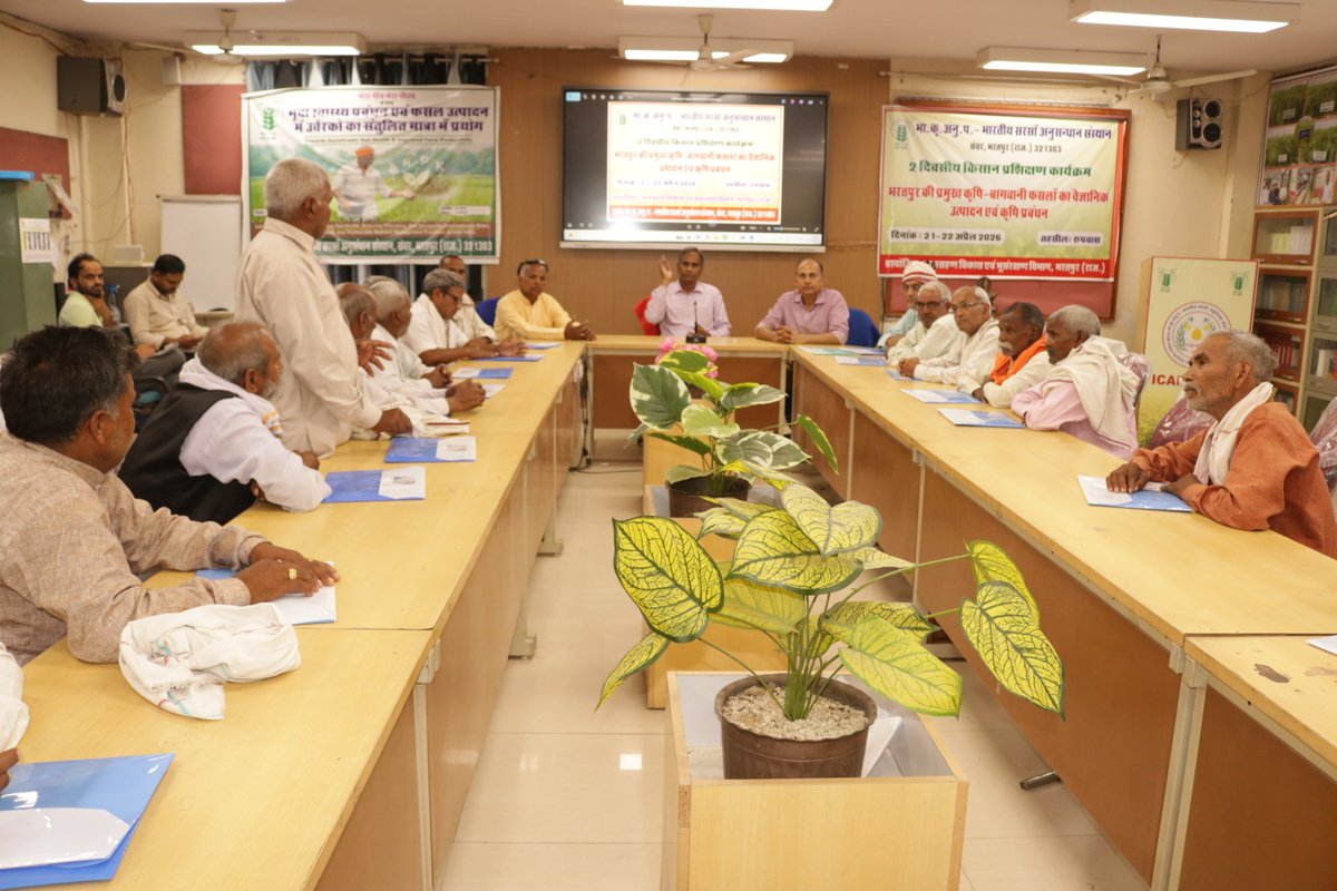 icardrmr's tweet photo. Under the Campaign on "Balanced Use of Fertilizers”, ICAR-IIRMR conducted an awareness programme for the farmers of Rupabas tehsil, farmers were sensitized on:
✔️Natural echniques, including green manuring and the preparation of Jivamrut and Ghanjivamrut
✔️Organic fertilizers https://t.co/qhenFUVzLt