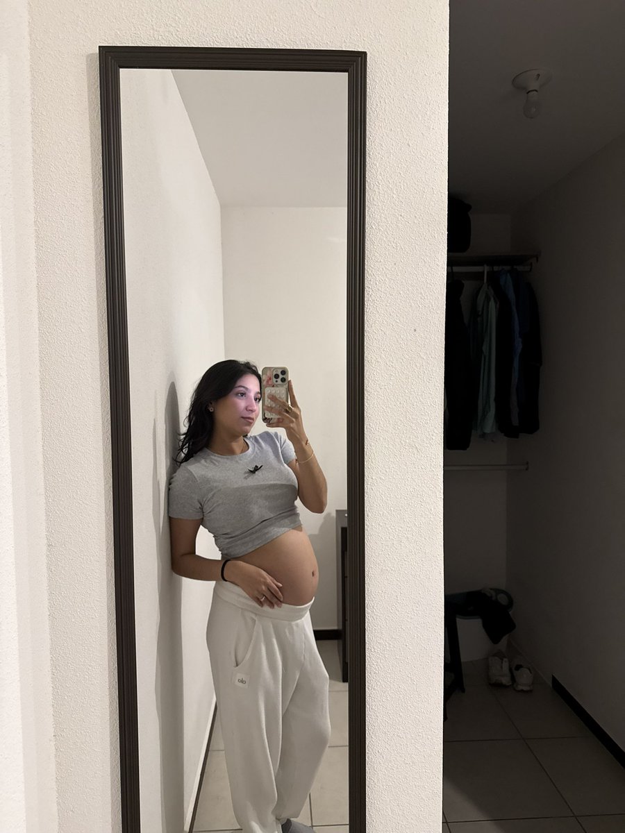 La isaag tweet media